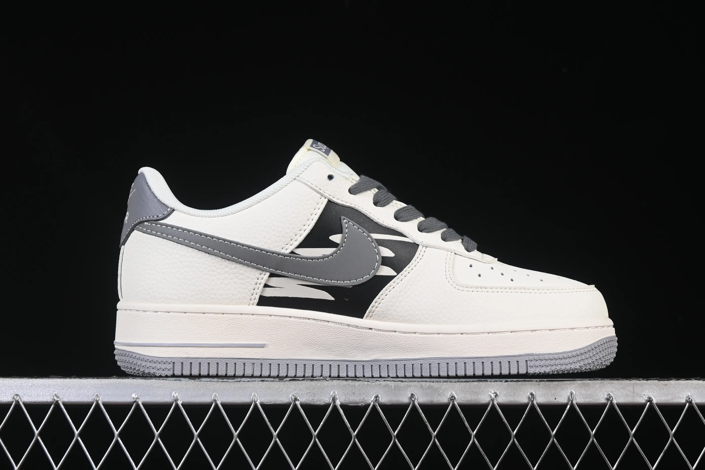 All categories Nk Air Force 1 Air Force series Nk Air Force 1 Low Air Force low top Nike Air Force 1'07 Low Supreme joint graffiti beige gray Air Force 1 low top casual sneakers QW5606-272
